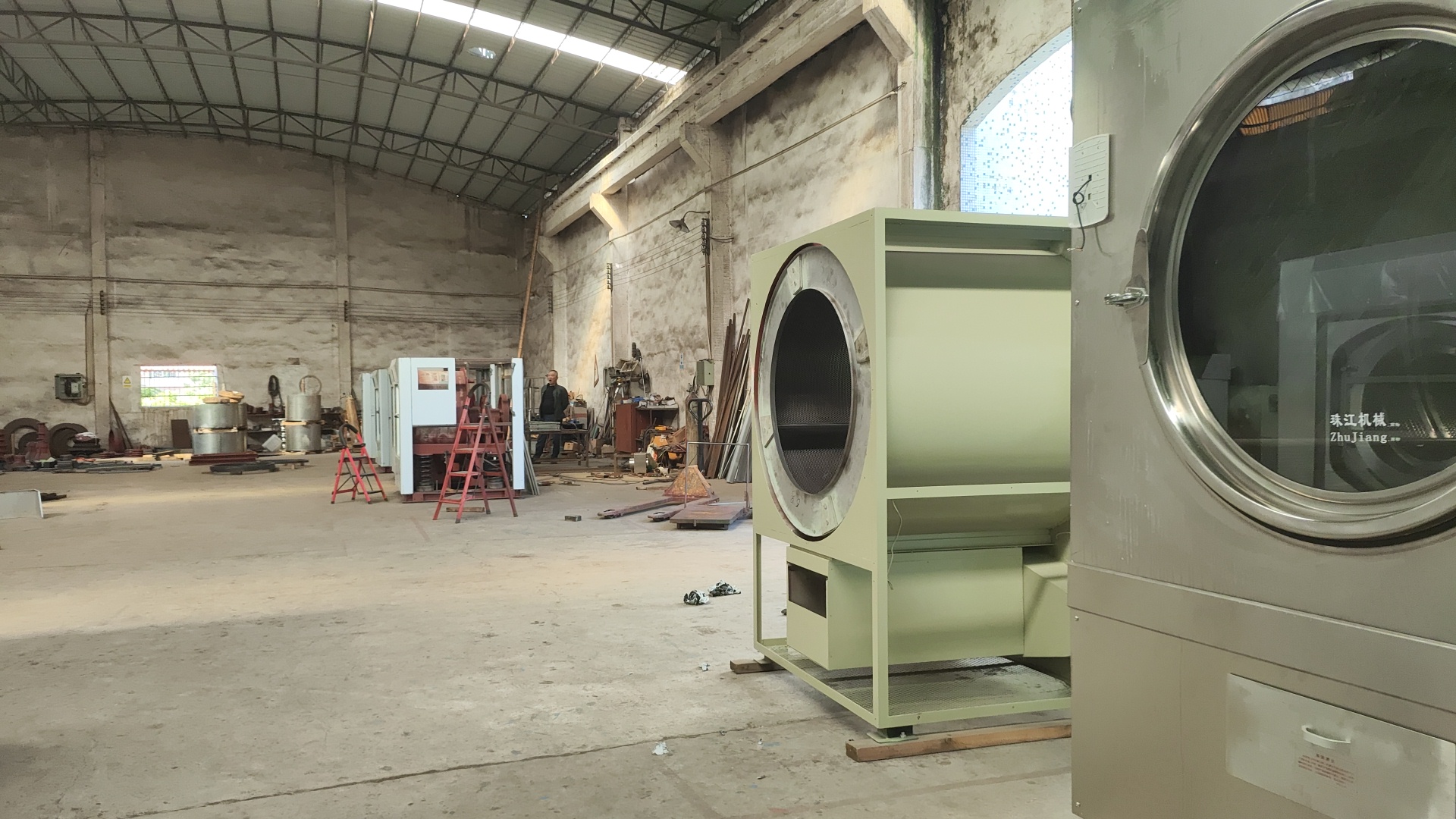 
珠江洗滌工業全自動洗衣機憑什么服務百家名企？大型干洗店都在用的高品質設備！
